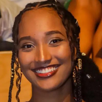 Profissional Pra Preto Psi Raylanne Arouche